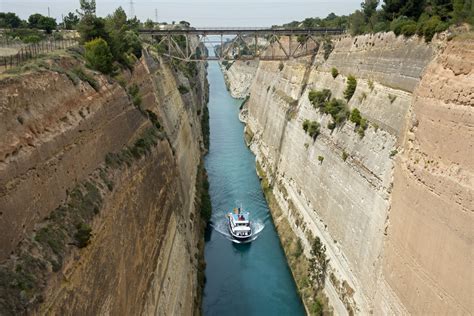 corinth canal pictures.